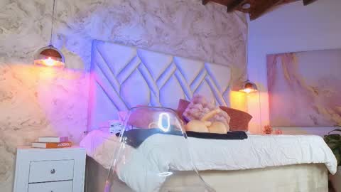 Snapshot of kylle_2050 chatting on 10-28-25, 12:19 Kyle online show from 10-28-25, 12:19