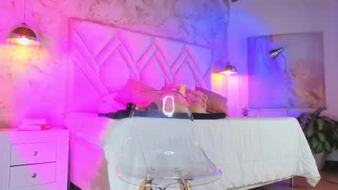 Snapshot of kylle_2050 chatting on 11-04-25, 11:20 Kyle online show from 11-04-25, 11:20