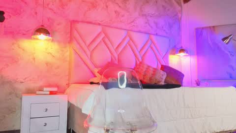 Snapshot of kylle_2050 chatting on 11-06-25, 11:22 Kyle online show from 11-06-25, 11:22