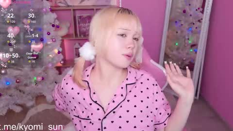 Snapshot of kyomi_sun chatting on 12-17-25, 10:05 kyomi_sun online show from 12-17-25, 10:05