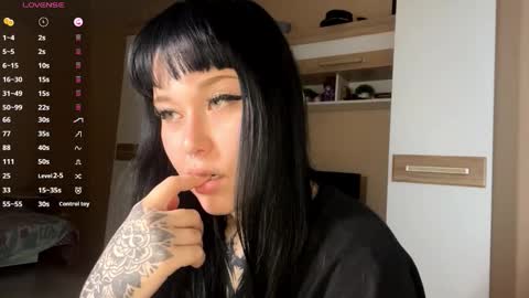 Eva online show from 11-18-25, 10:20