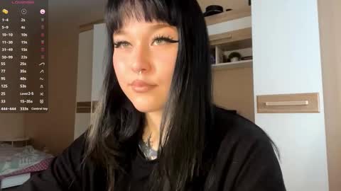 Eva online show from 11-23-25, 10:37