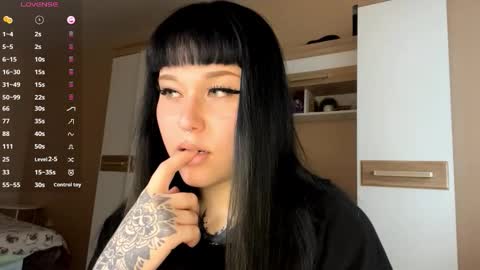 Eva online show from 11-30-25, 10:30