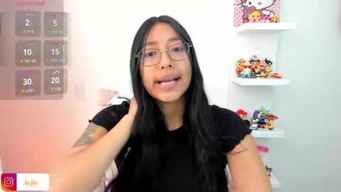 Snapshot of kyy_isa chatting on 09-11-25, 04:45 IG  online show from 09-11-25, 04:45