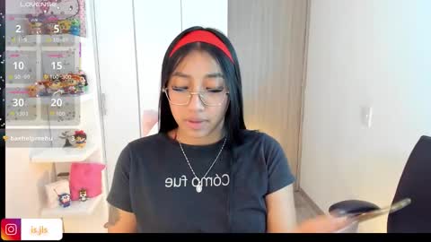 Snapshot of kyy_isa chatting on 10-15-25, 04:12 IG  online show from 10-15-25, 04:12