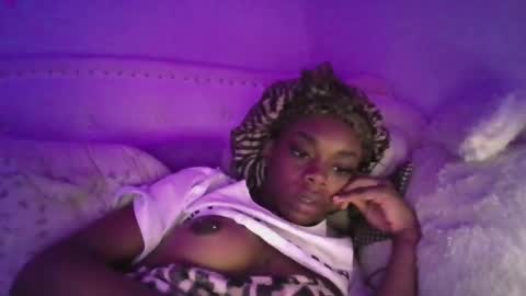 Snapshot of l11byy chatting on 10-19-25, 03:40 Preshh online show from 10-19-25, 03:40