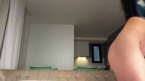 Snapshot of l_0l chatting on 09-15-25, 05:40 Julie online show from 09-15-25, 05:40