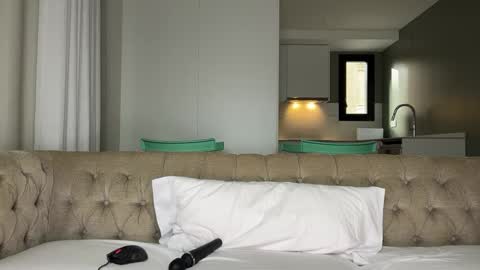 Snapshot of l_0l chatting on 09-27-25, 07:24 Julie online show from 09-27-25, 07:24