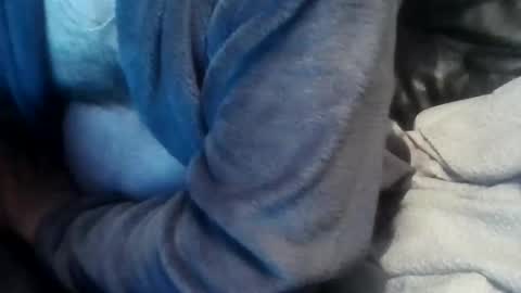 Snapshot of l_a_d_y chatting on 02-02-25, 10:28 pelle and lady online show from 02-02-25, 10:28