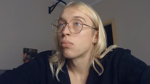 Snapshot of l_adonis_l chatting on 12-28-24, 01:49 Adonis online show from 12-28-24, 01:49