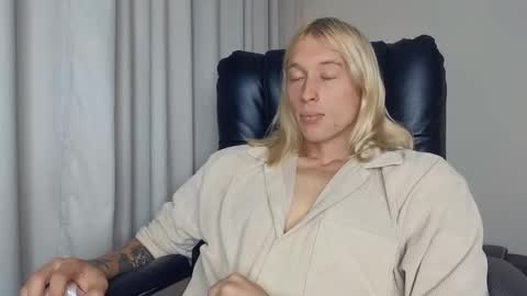 Snapshot of l_adonis_l chatting on 09-13-25, 06:35 Adonis online show from 09-13-25, 06:35