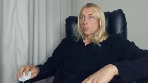 Snapshot of l_adonis_l chatting on 09-15-25, 05:18 Adonis online show from 09-15-25, 05:18