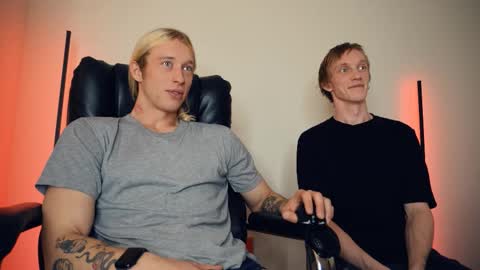 Snapshot of l_adonis_l chatting on 10-17-25, 05:32 Adonis online show from 10-17-25, 05:32