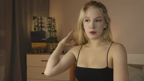 Snapshot of la_belle_ chatting on 09-21-25, 03:13 Alice online show from 09-21-25, 03:13