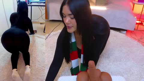 Snapshot of laady_brownn chatting on 12-24-24, 03:05 Cris online show from 12-24-24, 03:05