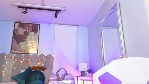 Snapshot of laady_brownn chatting on 12-30-24, 11:37 Cris online show from 12-30-24, 11:37