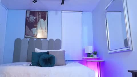 Snapshot of laady_brownn chatting on 01-12-25, 12:01 Cris online show from 01-12-25, 12:01