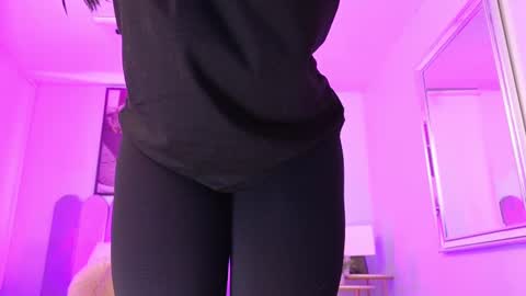 Snapshot of laady_brownn chatting on 02-19-25, 11:28 Cris online show from 02-19-25, 11:28