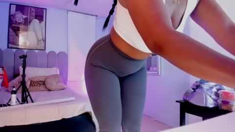 Snapshot of laady_brownn chatting on 02-24-25, 11:32 Cris online show from 02-24-25, 11:32