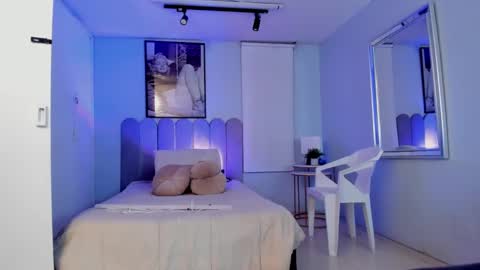 Snapshot of laady_brownn chatting on 02-25-25, 11:30 Cris online show from 02-25-25, 11:30