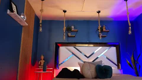 Snapshot of laady_brownn chatting on 09-17-25, 11:23 Cris online show from 09-17-25, 11:23