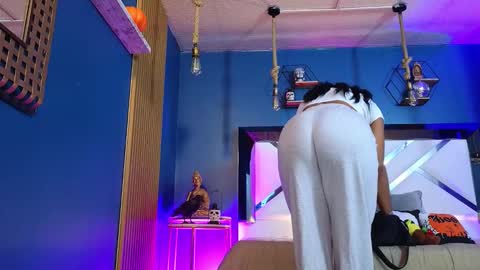 Snapshot of laady_brownn chatting on 10-08-25, 11:52 Cris online show from 10-08-25, 11:52