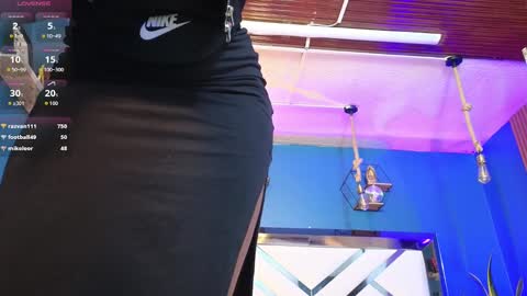 Snapshot of laady_brownn chatting on 10-18-25, 11:00 Cris online show from 10-18-25, 11:00