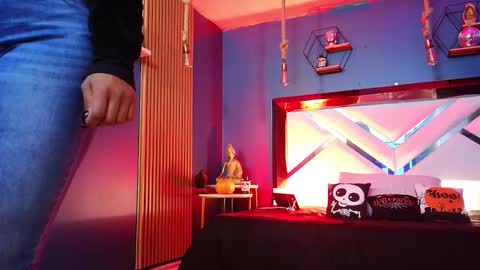 Snapshot of laady_brownn chatting on 10-29-25, 11:01 Cris online show from 10-29-25, 11:01