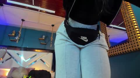 Snapshot of laady_brownn chatting on 11-12-25, 11:10 Cris online show from 11-12-25, 11:10