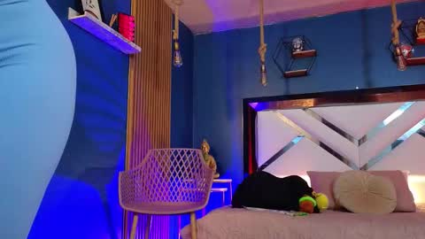 Snapshot of laady_brownn chatting on 11-14-25, 11:09 Cris online show from 11-14-25, 11:09