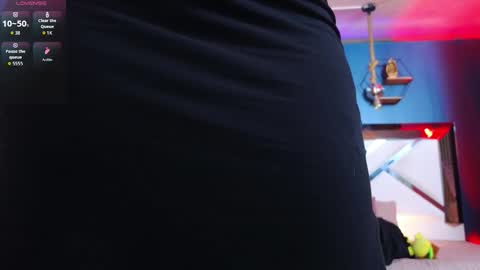 Snapshot of laady_brownn chatting on 11-27-25, 11:12 Cris online show from 11-27-25, 11:12