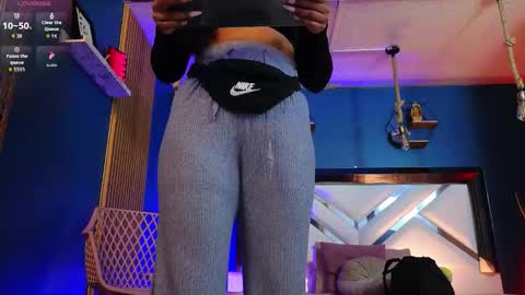 Snapshot of laady_brownn chatting on 11-29-25, 11:13 Cris online show from 11-29-25, 11:13