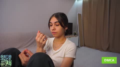 Snapshot of labubaby chatting on 09-15-25, 04:40 Mai online show from 09-15-25, 04:40