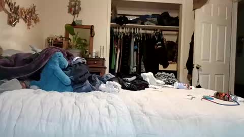 lacybell online show from 10-10-25, 10:53