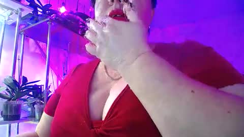 Lady Gloria online show from 12-19-25, 05:47