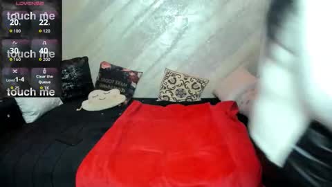 Snapshot of lady_lauren chatting on 11-19-25, 06:02 lady lauren online show from 11-19-25, 06:02