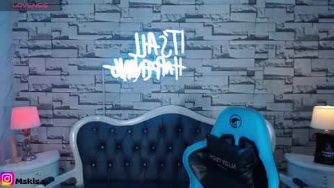 Lady Violet Bridgerton online show from 12-31-24, 12:04