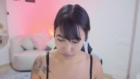 Snapshot of lady_violet_bridgerton_a chatting on 01-06-26, 08:45 Lady Violet Bridgerton online show from 01-06-26, 08:45