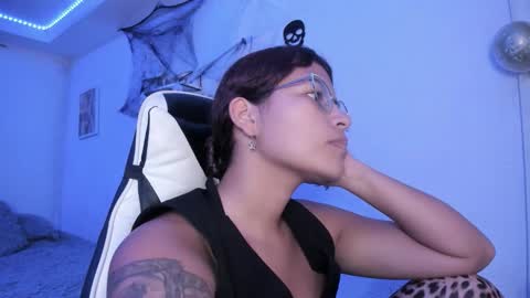  Lady  online show from 10-09-25, 02:42