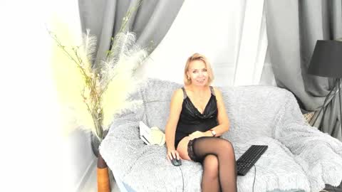 Snapshot of ladysexyx chatting on 10-21-25, 02:40 ladysexyx online show from 10-21-25, 02:40