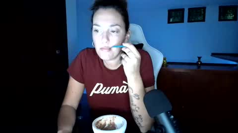 Snapshot of ladysusurros chatting on 10-26-25, 02:17 ladysusurros online show from 10-26-25, 02:17