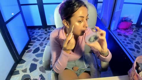 Lady  online show from 01-05-25, 04:04