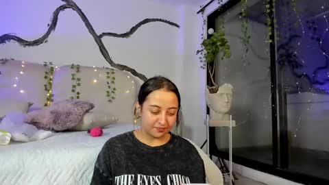 Lady  online show from 10-06-25, 01:47