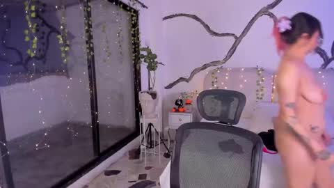 Lady  online show from 10-30-25, 05:09