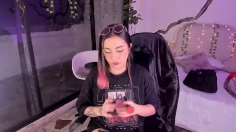 Lady  online show from 11-11-25, 05:07