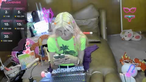 Skinnygirl online show from 11-12-25, 12:55