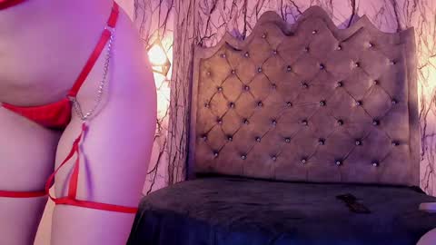 Snapshot of laia_miller_ chatting on 12-14-24, 03:25 Laia online show from 12-14-24, 03:25