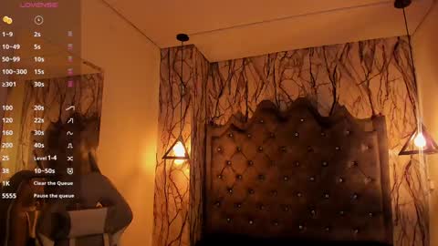 Snapshot of laia_miller_ chatting on 12-16-24, 11:22 Laia online show from 12-16-24, 11:22