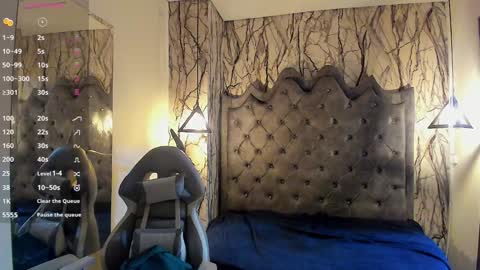 Snapshot of laia_miller_ chatting on 12-17-24, 11:17 Laia online show from 12-17-24, 11:17