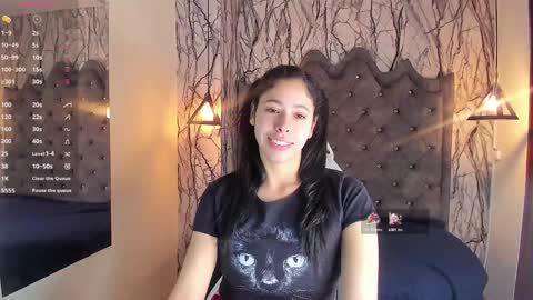 Snapshot of laia_miller_ chatting on 01-02-25, 07:29 Laia online show from 01-02-25, 07:29